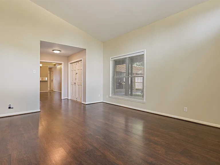 3808 Avenue O — Photo 14