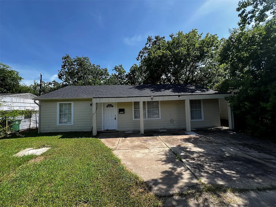 5406 Lyndhurst Dr