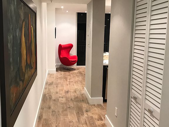 4th image of 185 SE 14th Ter APT 1613