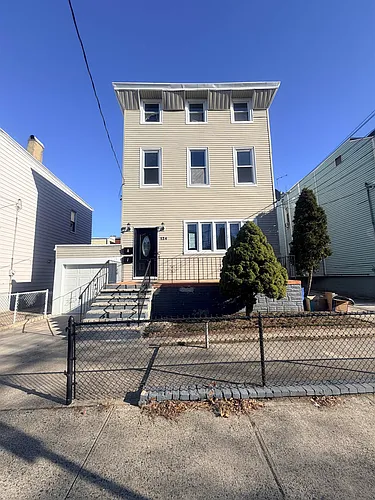 124 Winfield Ave #1 Photo 1