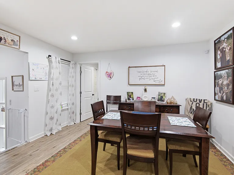 323 S 4th St — Photo 14
