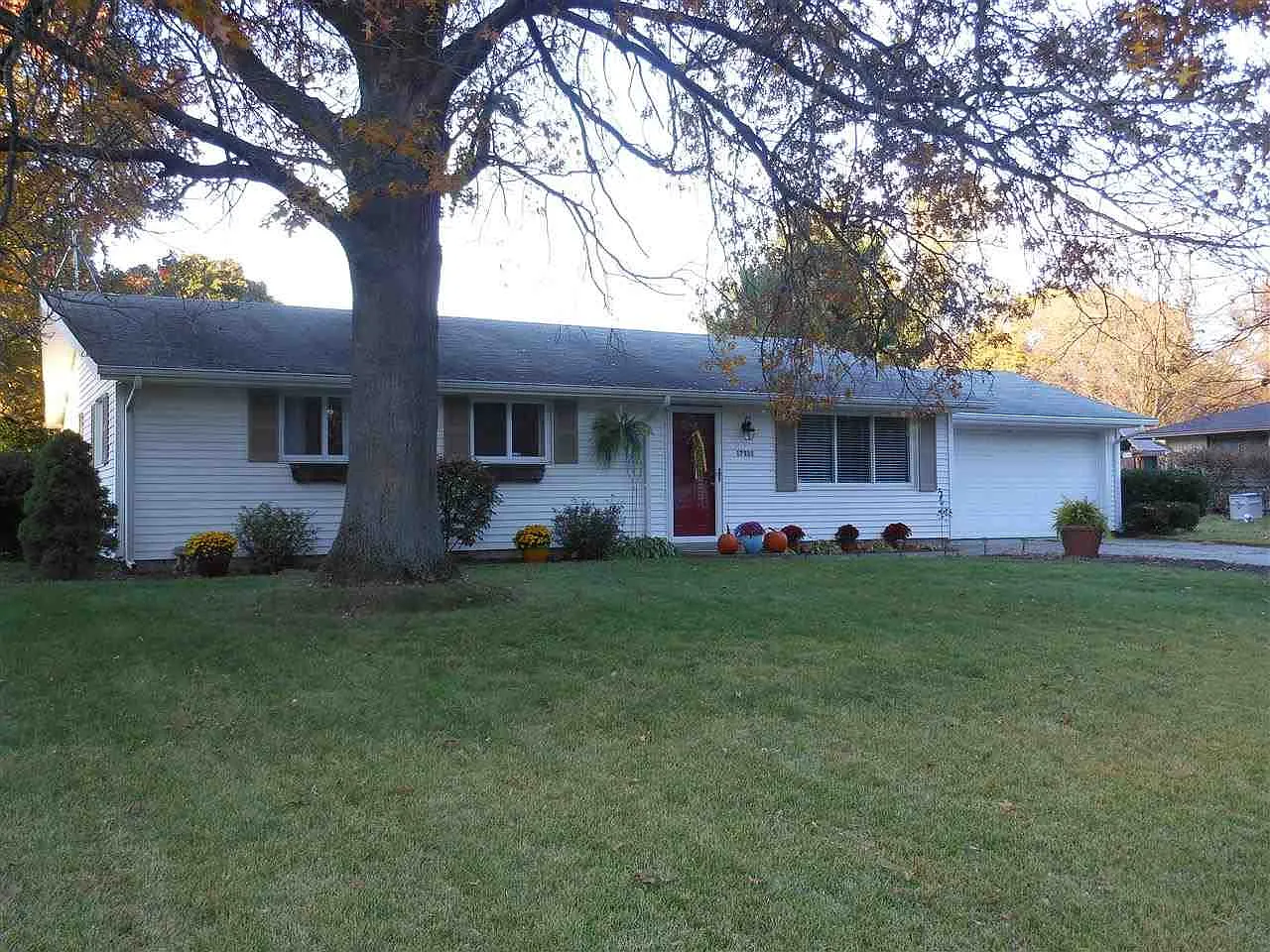 17531 Parker Ave photo 1