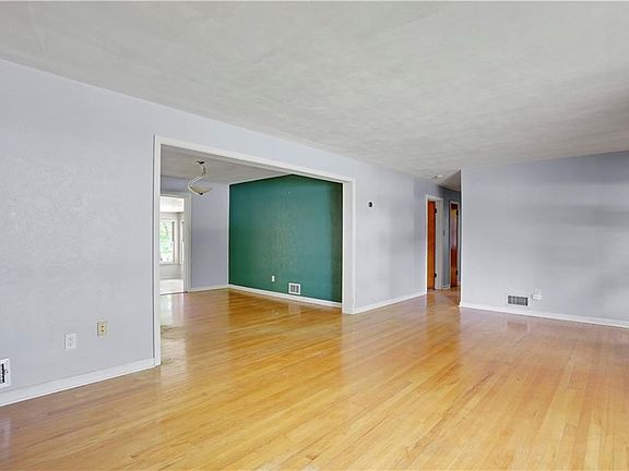 5th image of 2315 NE 37th Ter