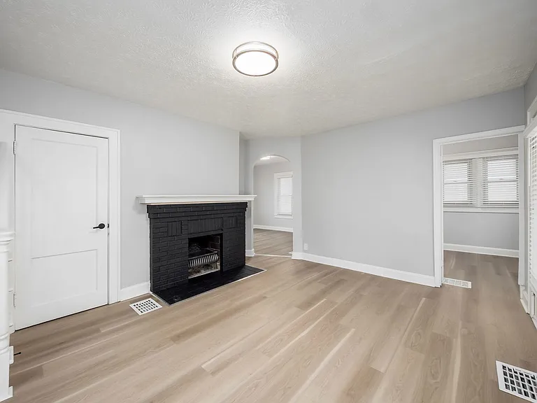 The Chambers Apartments — Photo 35