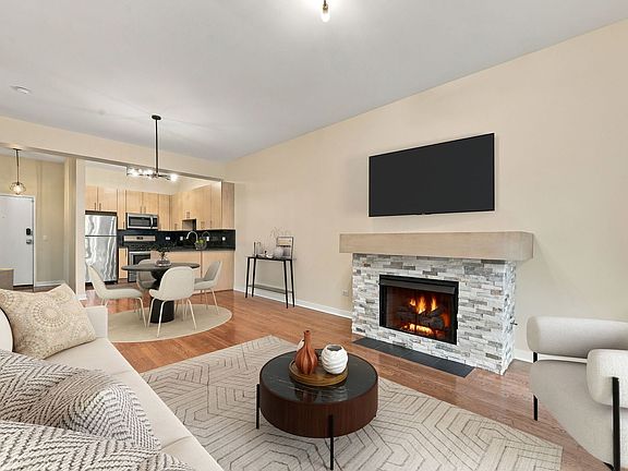 3rd image of 1910 S Michigan Ave APT 303