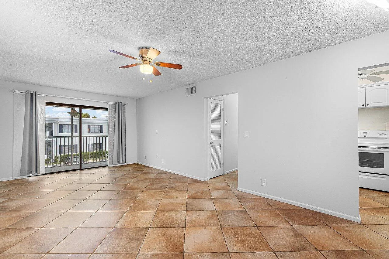 2 bed, 2.0 bath, 966 sqft, $2,000 — Photo 3