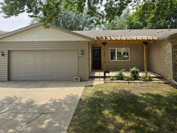2212 E 6th St, Sheldon, IA 51201
