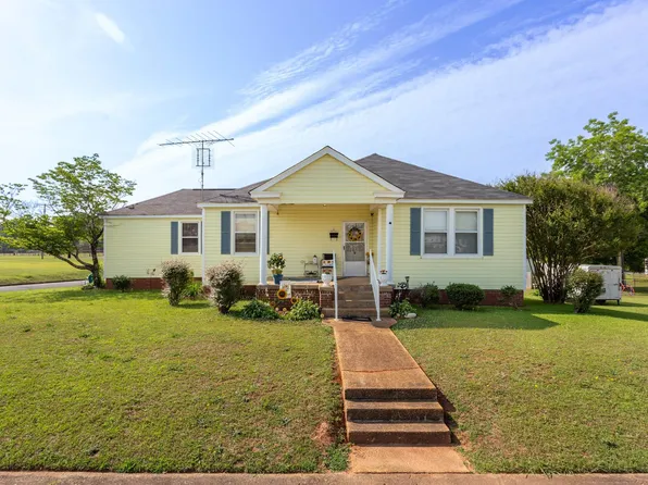 102 W Parkway Ave, Talladega, AL 35160