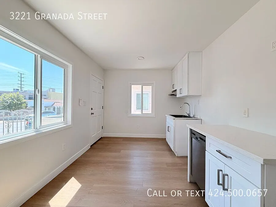 2 bed, 1.0 bath, $2,495 — Photo 2