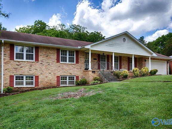 2nd image of 2505 Isabelle Cir NE