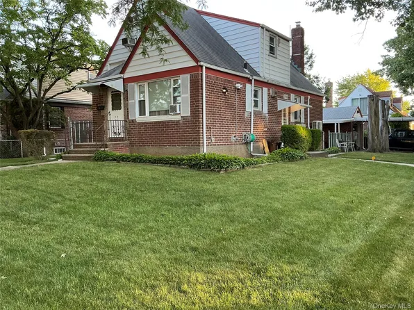 (undisclosed Address), Glen Oaks, NY 11004