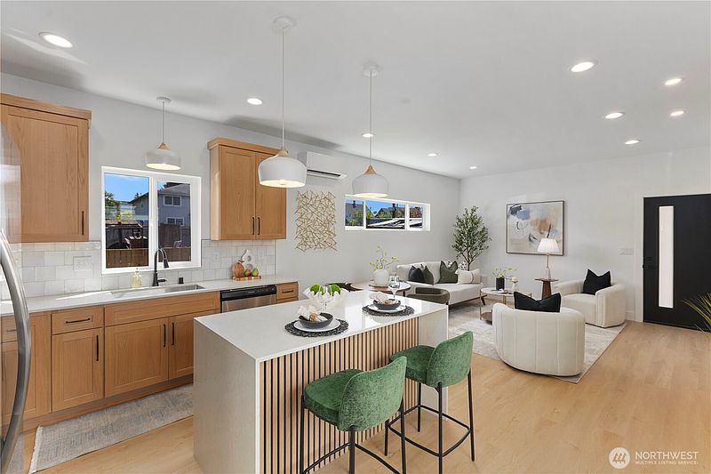 4th image of 442 E 63rd Street