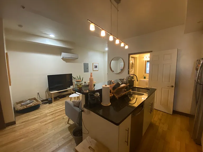 925 N Calvert St #1R — Photo 4