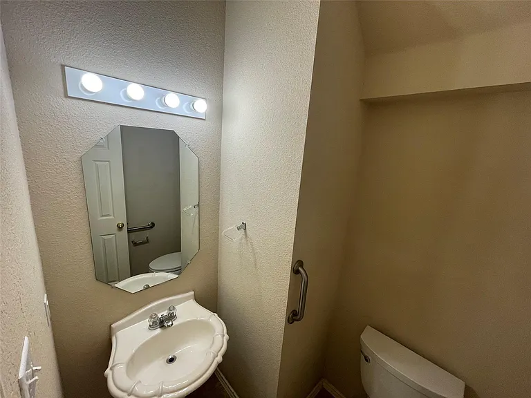 1211 Peyton Pl — Photo 14