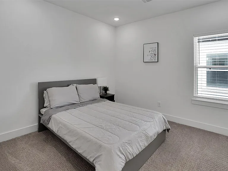 2711 Rosalie St — Photo 22