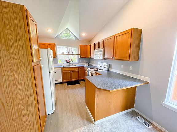 4th image of 9503 2nd St SE