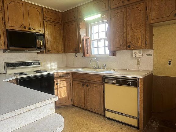 5th image of 132 Blackburn Blvd