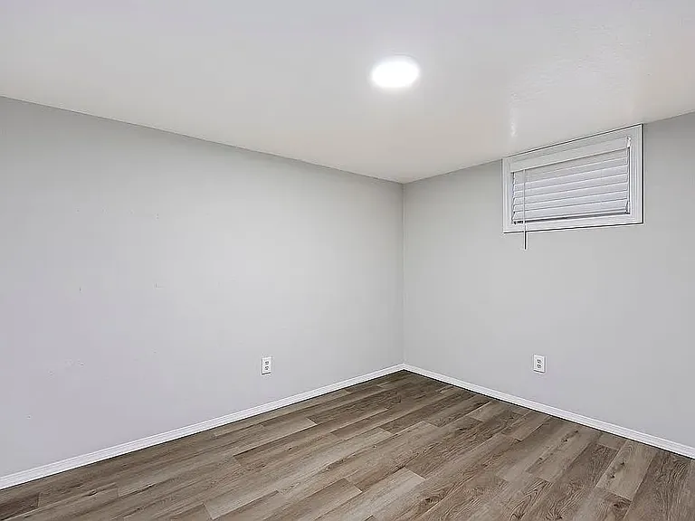 710 Taylor St W — Photo 26