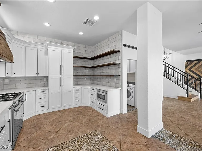 6332 Peggotty Ave — Photo 11