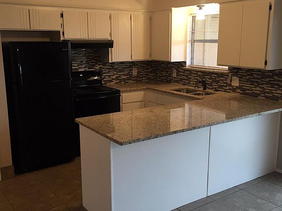 3rd image of 2733 NE Euclid Ave APT B
