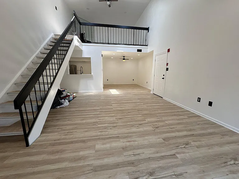 72304 Delaire Landing Rd #304 — Photo 1