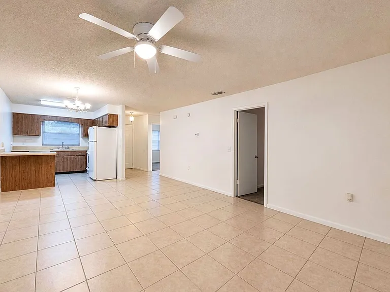 1029-1031 Jacks Street — Photo 7