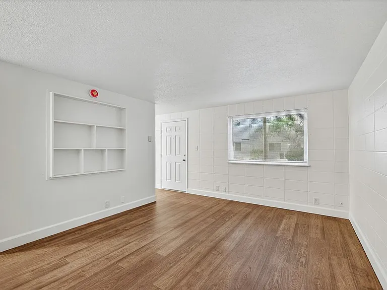 824 S Curtis Rd — Photo 1