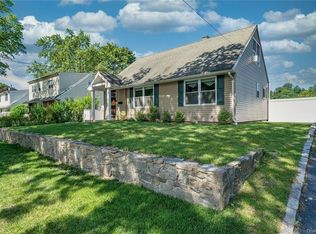 205 Gailmore Dr, Yonkers, NY 10710