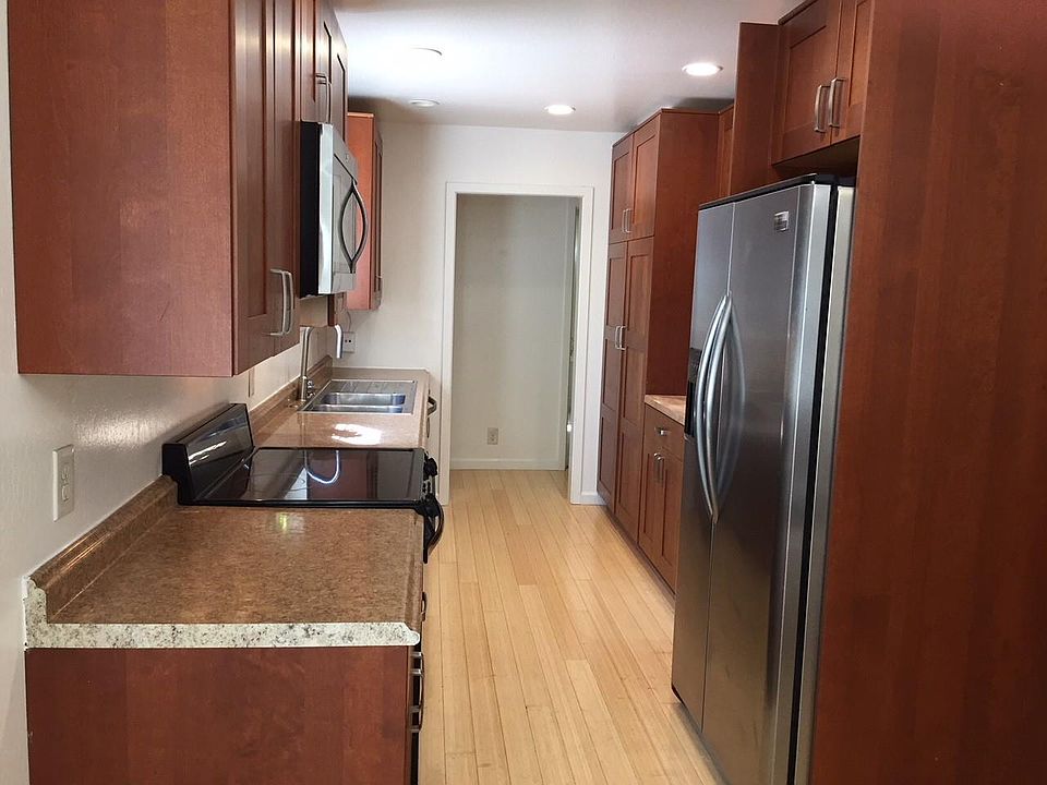1st image of 444 Larkspur Dr