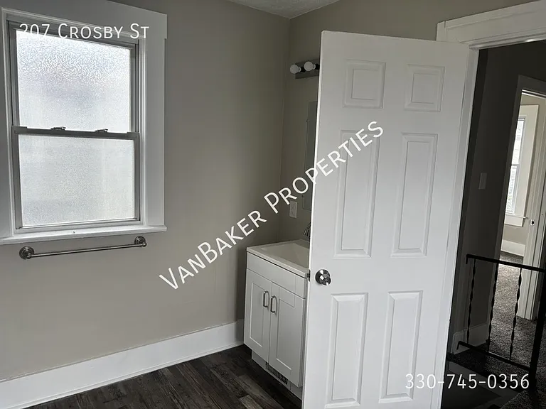 207 Crosby St — Photo 9