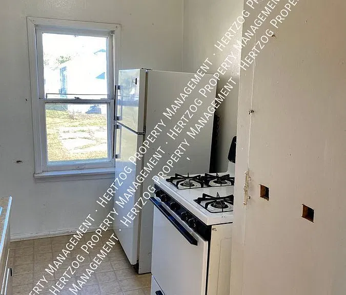409 W Summit Ave — Photo 5