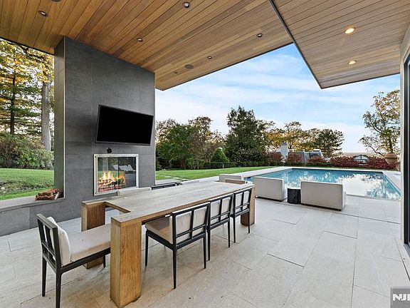 4th image of 8 Stanton Rd