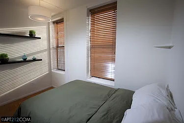 Rented by Robyn Lee, LREB