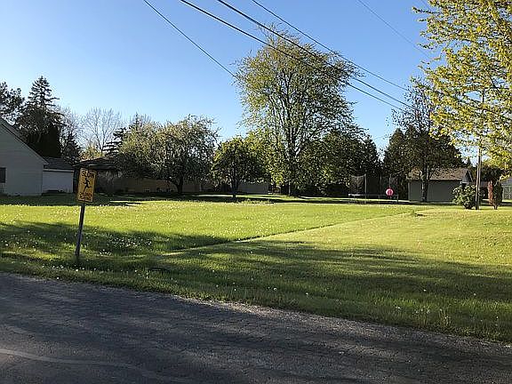 On Primrose Ln, off Boutell