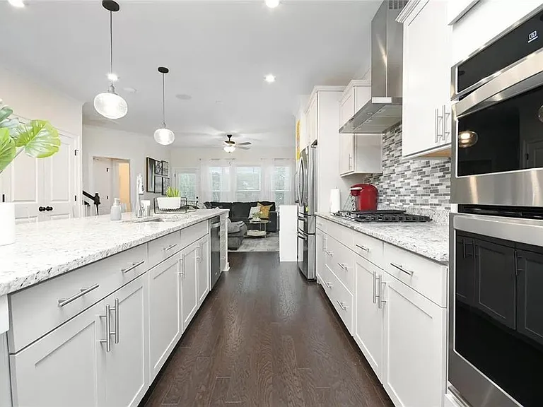 2048 Holtz Ln — Photo 12