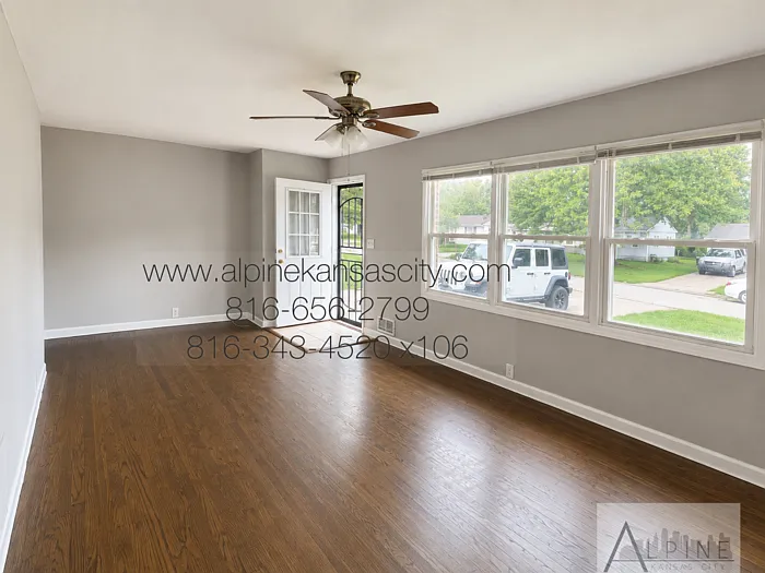10731 Cambridge Ave — Photo 3