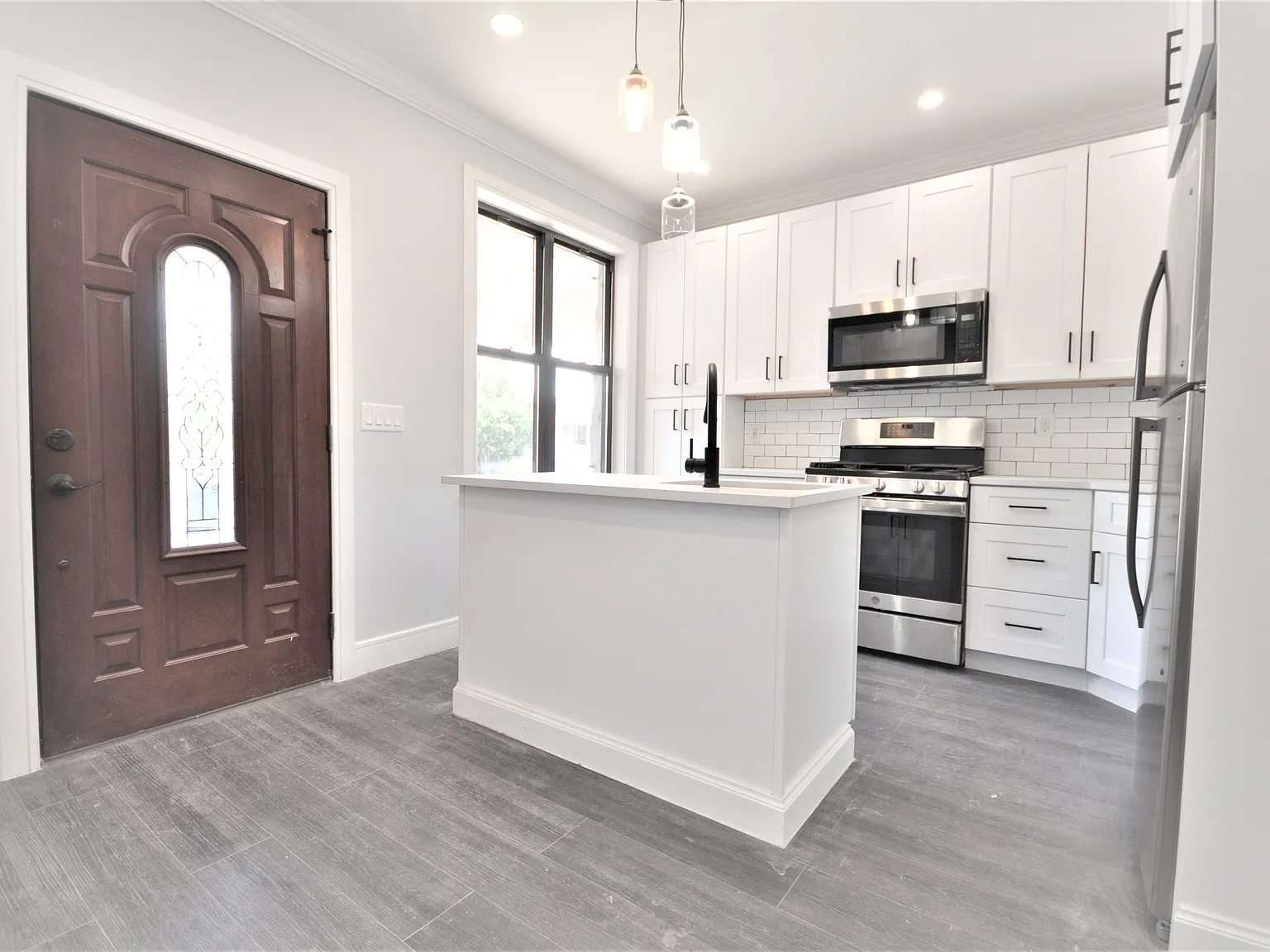 135 East 46th Street — Photo 2