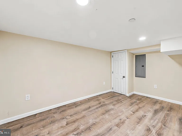1015 McClenahan Ter — Photo 20