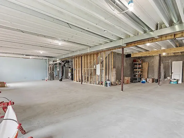 5898 Urbandale Ct N — Photo 24