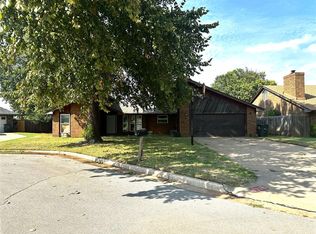 131 Regency Dr, Clinton, OK 73601