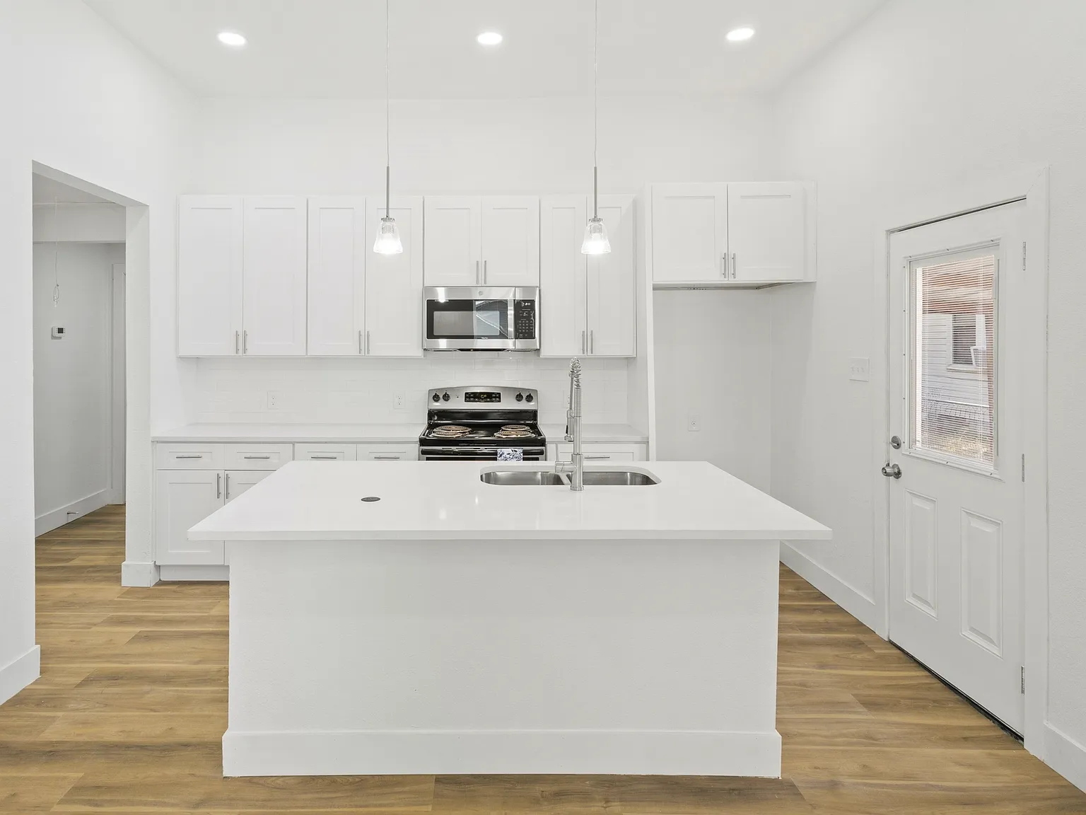 3 bed, 980 sqft, $1,695 — Photo 4