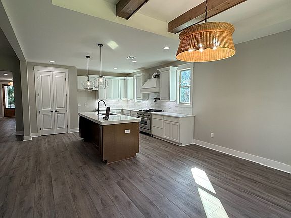 4th image of 98 Eagle Crest Dr