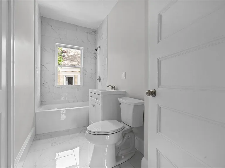 67 Romsey St #2 — Photo 8