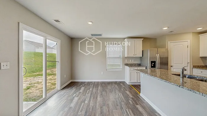 388 Aubrey Woods Dr — Photo 8