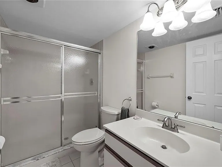 4240 Lake Forest Dr #423 — Photo 18