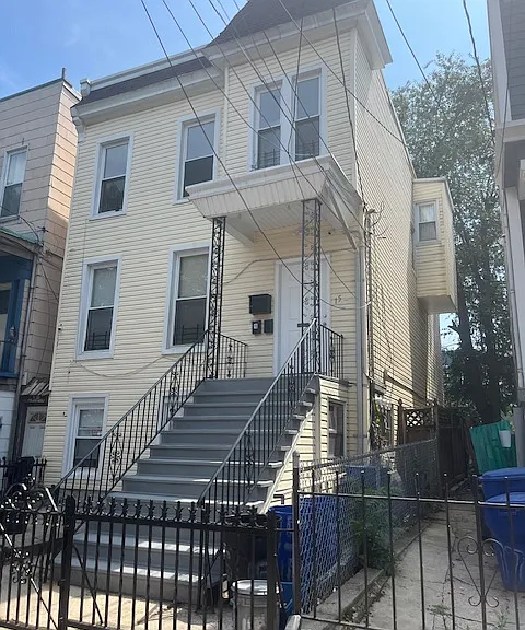 15 Irving St #2 — Photo 1