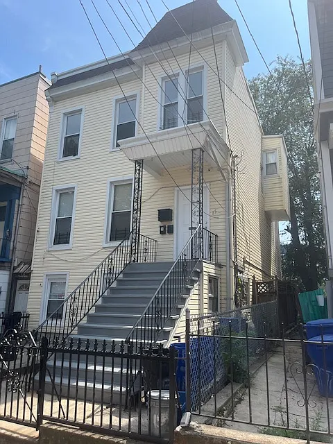 15 Irving St #2