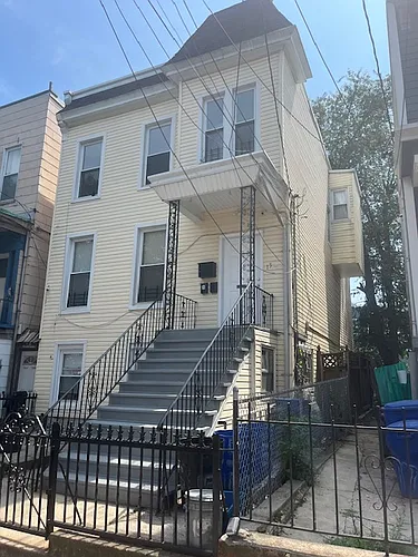 15 Irving St #2 Photo 1
