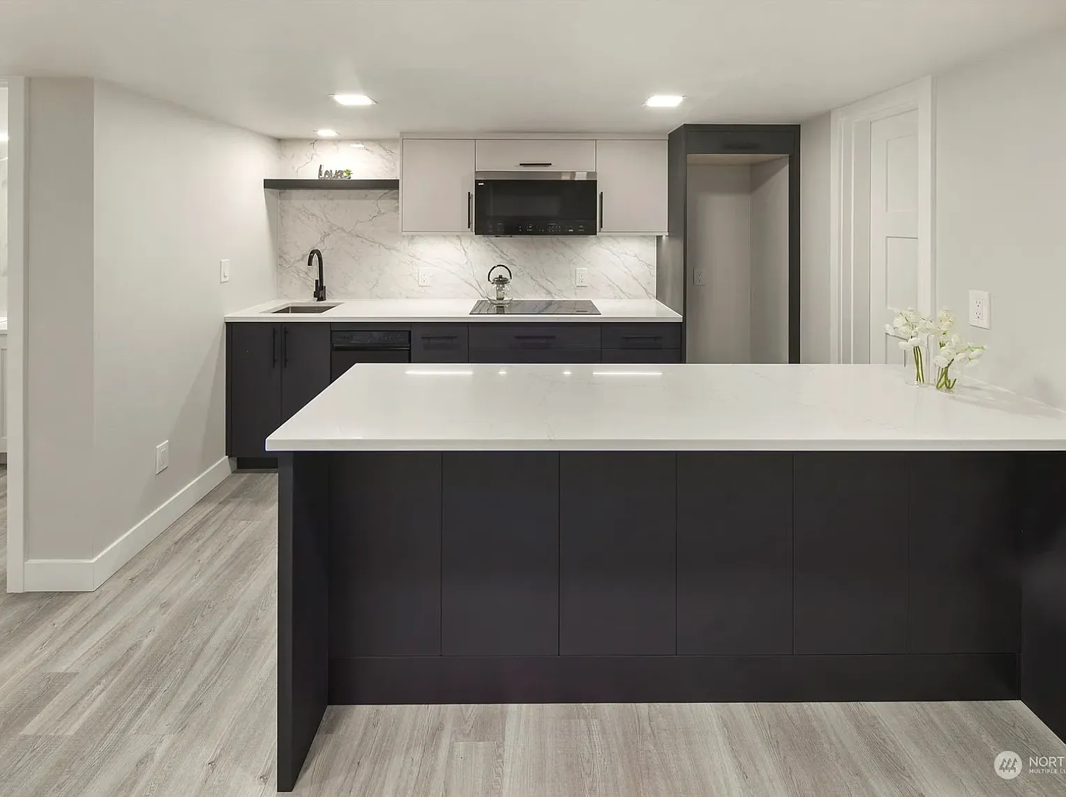 1 bed, 940 sqft, $2,100 — Photo 4