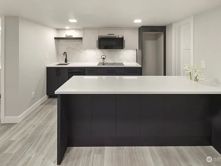 10044 Sand Point Way NE — Photo 4